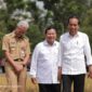 Menhan Prabowo Subianto dan Gubernur Jawa Tengah Ganjar Pranowo mendampingi Presiden Joko Widodo. (Dok. Tim Media Prabowo Subianto) 
