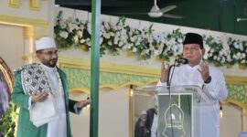 Menteri Pertahanan Prabowo Subianto menghadiri Haul Akbar Sulthounul Qulub Alhabib Munzir Almusawa ke-10 di Kawasan Rajawati, Pancoran, Jakarta Selatan, Minggu, 28 Mei 2023. (Dok. Tim Media Prabowo Subianto)