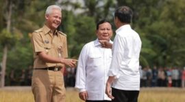 Presiden Joko Widodo bersama Menteri Pertahanan Prabowo Subianto dan Gubernur Jawa Tengah Ganjar Pranowo. (Instagram.com/@prabowo)