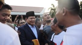 Kedatangan Menteri Pertahanan RI Prabowo Subianto di Solo disambut oleh ratusan relawan “Bolone Mase” di Bandara Adi Soemarmo. (Dok. Tim Media Prabowo Subianto)

