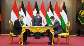 Menteri Pertahanan Prabowo Subianto pada menerima kunjungan Duta Besar Palestina untuk Indonesia Zuhair Al-Shun di Ruang Bhinneka Tunggal Ika, Kementerian Pertahanan, Jakarta. (Dok. Tim Media Prabowo) 
