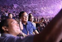 Menteri Pertahanan Prabowo Subianto menghadiri Konser 3 Dekade Perjalanan Cinta Ari Lasso, Jakarta, Sabtu malam, 8 Juli 2023. (Instagram.com/@prabowo)