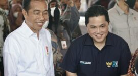 Presiden Joko Widodo Bersama Menteri BUMN Erick Thohir. (Facbook.com/@Erick Thohir)
